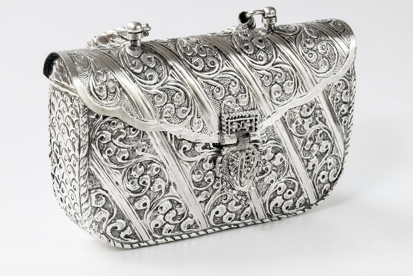 The Eternel Heirloom: Handcrafted antique heritage metal bag