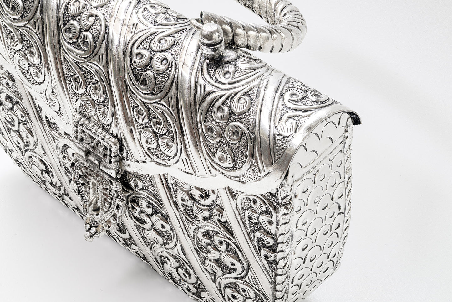 The Eternel Heirloom: Handcrafted antique heritage metal bag