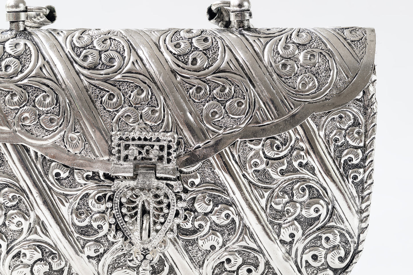 The Eternel Heirloom: Handcrafted antique heritage metal bag