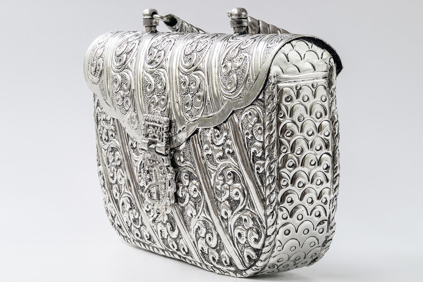 The Eternel Heirloom: Handcrafted antique heritage metal bag