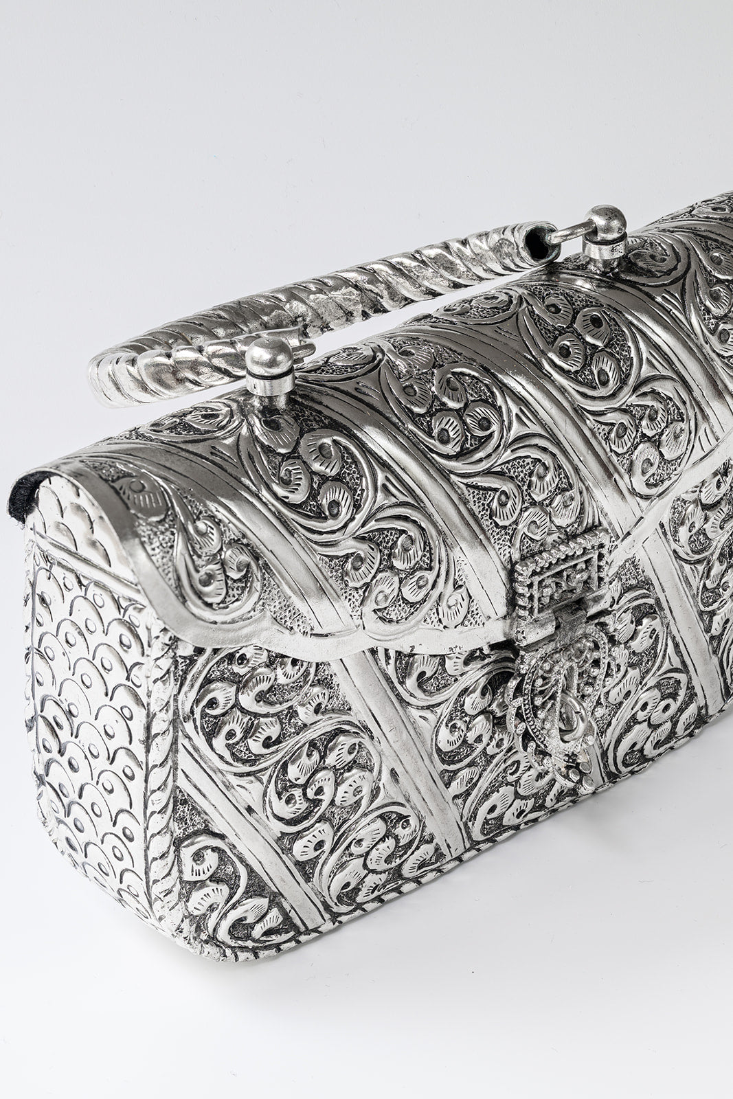 The Eternel Heirloom: Handcrafted antique heritage metal bag