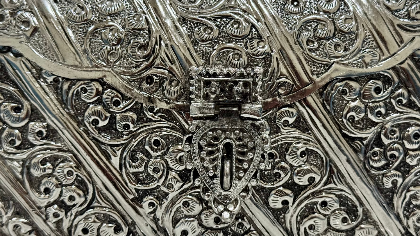 The Eternel Heirloom: Handcrafted antique heritage metal bag