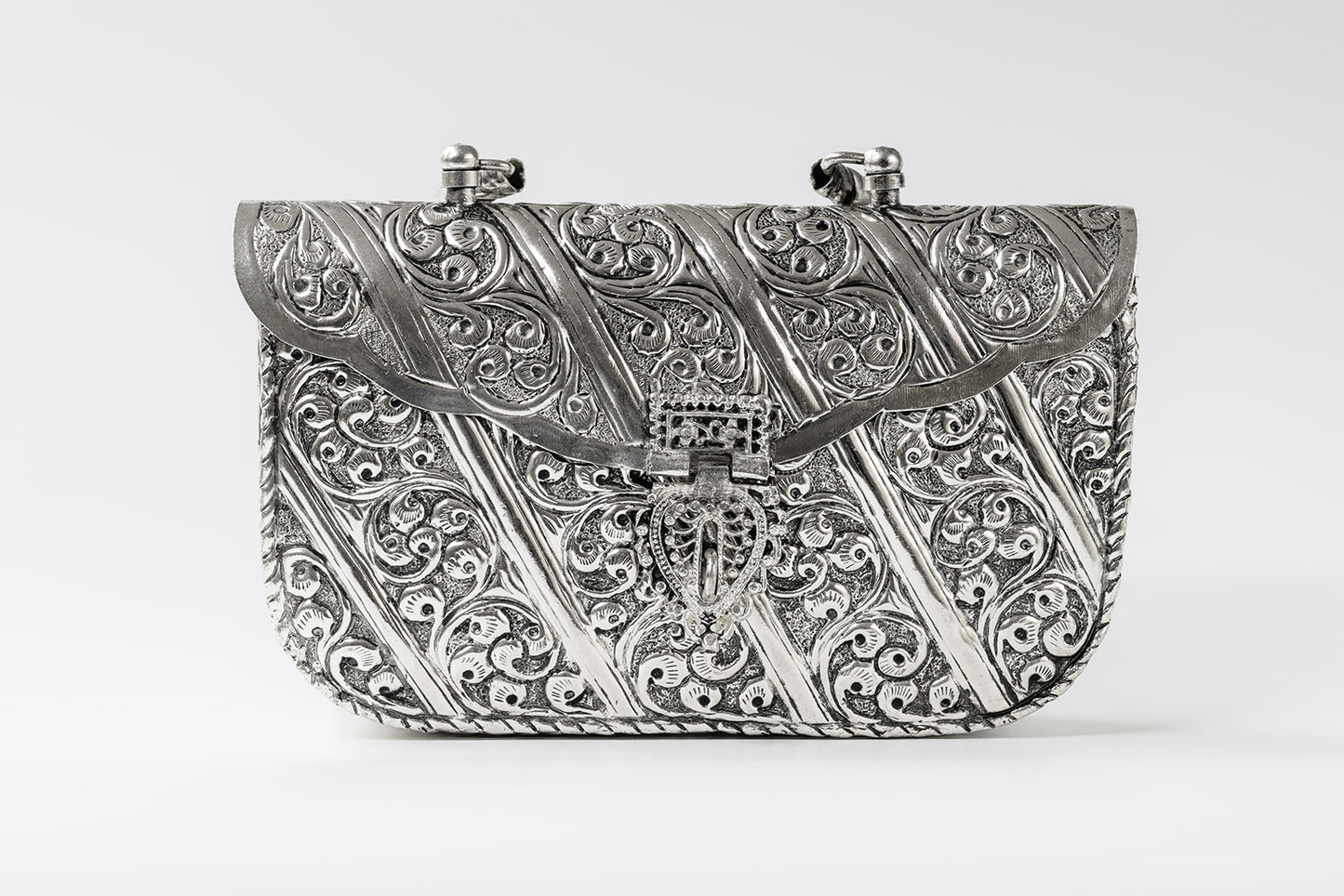 The Eternel Heirloom: Handcrafted antique heritage metal bag